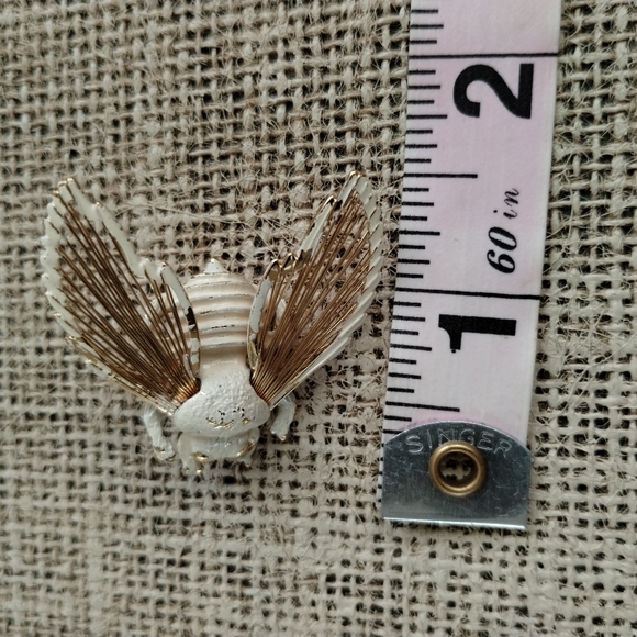 Vintage Monet Bumble Bee/Insect Brooch - Picture 11 of 15